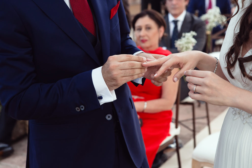 fotografo bodas boda Madrid ceremonia anillos detalle